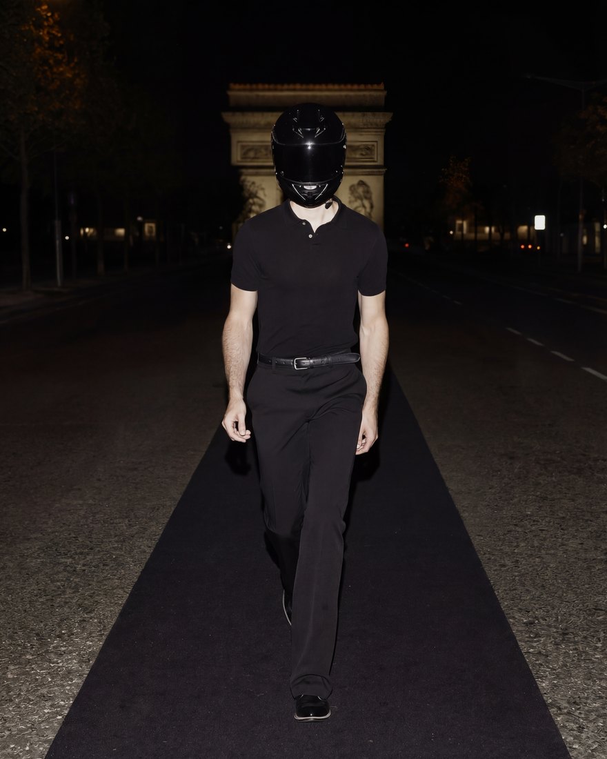 FW26, défilé de nuit devant l'Arc de Triomphe